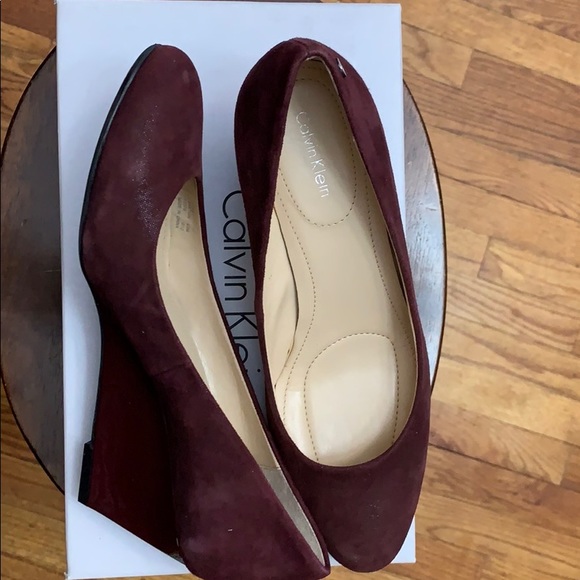 Calvin Klein Saxton Shimmer Suede Wedge - Picture 2 of 4